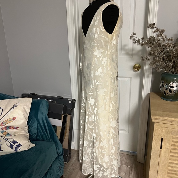 Size 8 cream Beautiful wedding, mother of bride, special occasion. - Picture 3 of 4